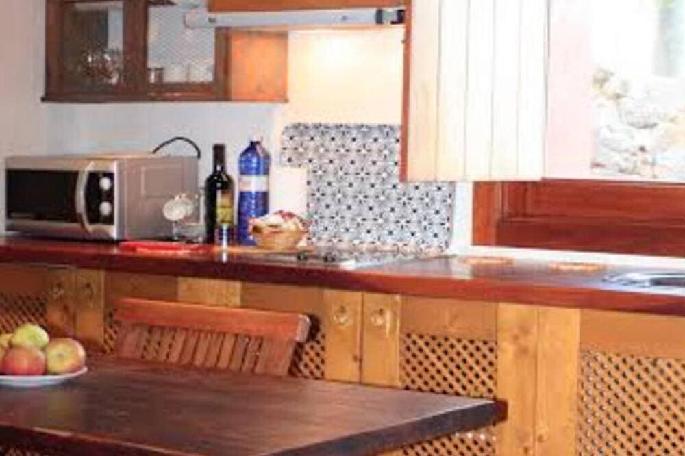 Foto 9 von 15: Restauriertes kanarisches Ferienhaus El Roble mit privatem Pool in Fon