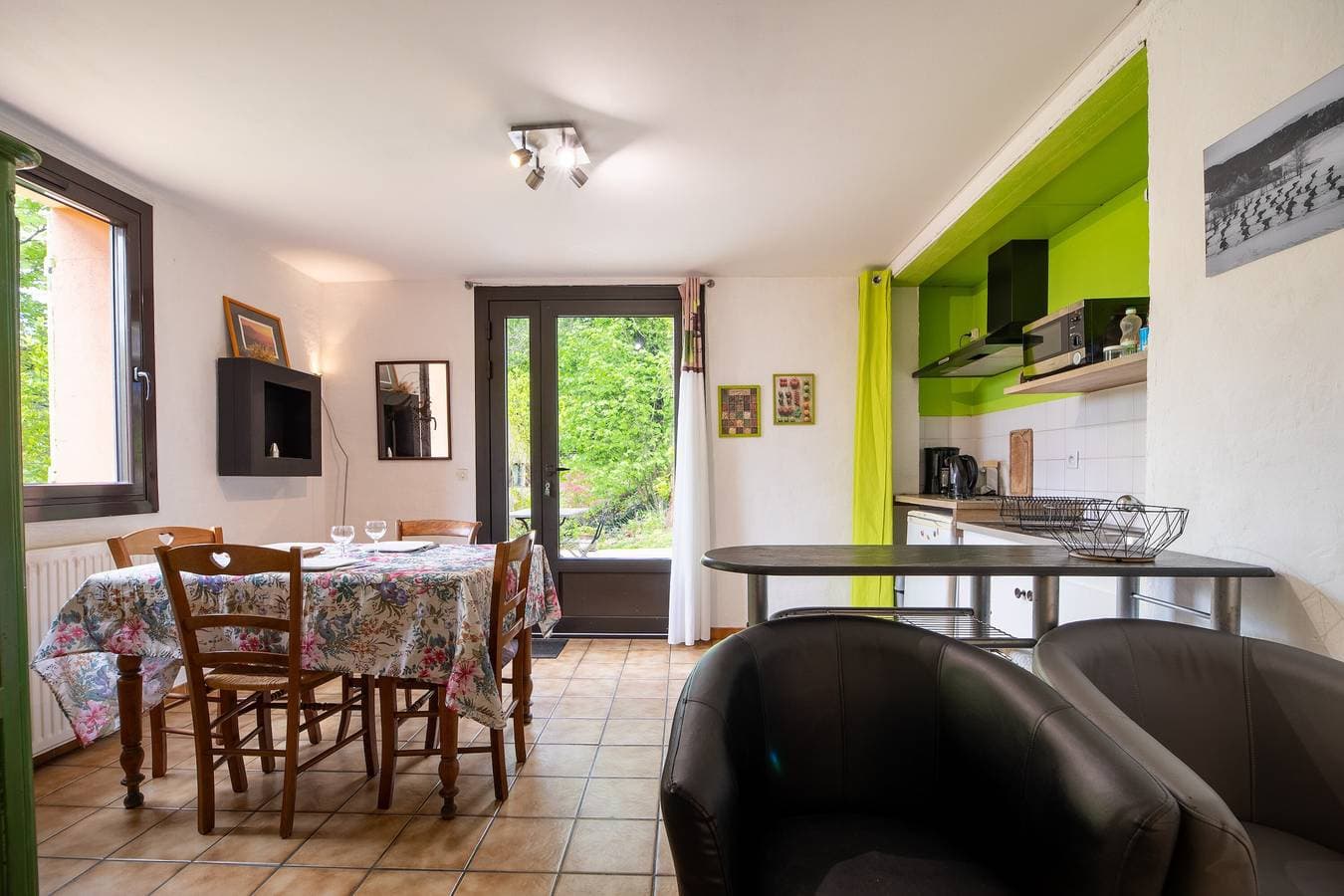 Foto 11 von 22: Ferienwohnung 'Studio avec Jardin à Bagneres' mit Bergblick, privater Terrasse und Wi-Fi