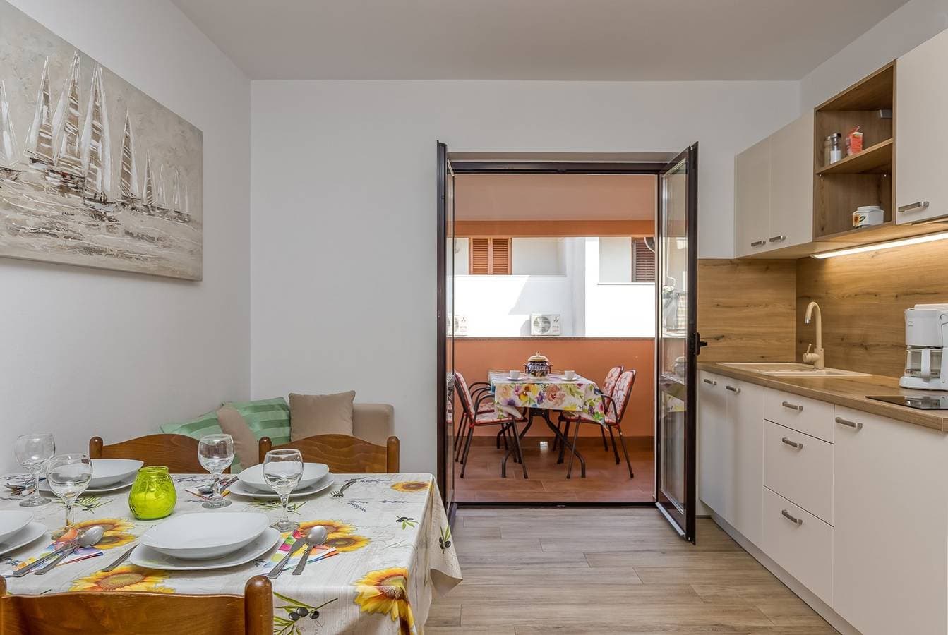 Foto 6 von 27: Ferienwohnung Silva V mit Balkon und Gartenblick