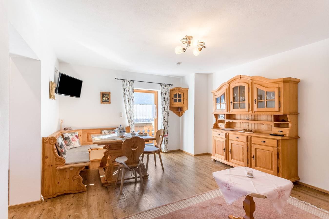 Foto 5 von 22: Ferienwohnung Rosenquarz in Skiliftnähe mit Bergblick, WLAN und Balkon