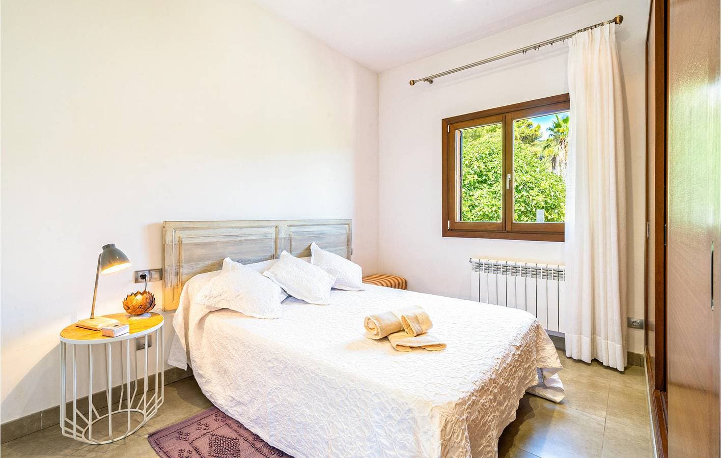 Foto 10 von 16: Gelassene Oase: 127m² Apt, AC, Terrasse, Küche, Pool & Internet - in der Nähe von Maria Salinas & Mancor de la Vall