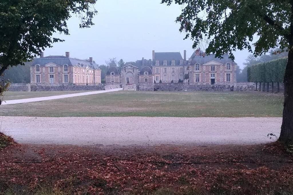 F2 au pied du château et à 15min de Center Parc 1