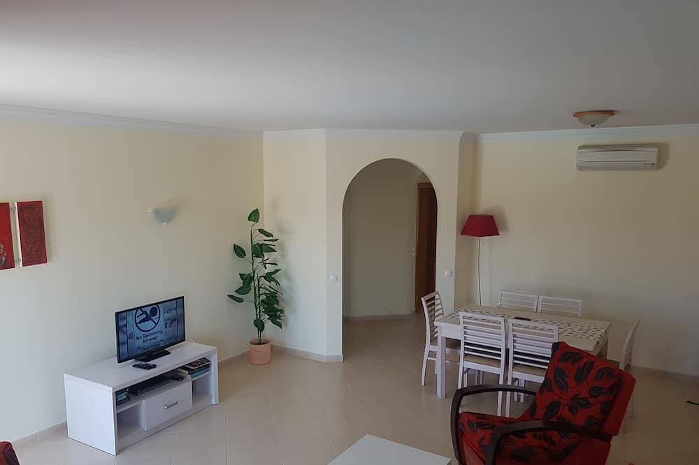 Foto 5 von 12: Festzelt am Pool Apt im fabelhaften Oasis Parque