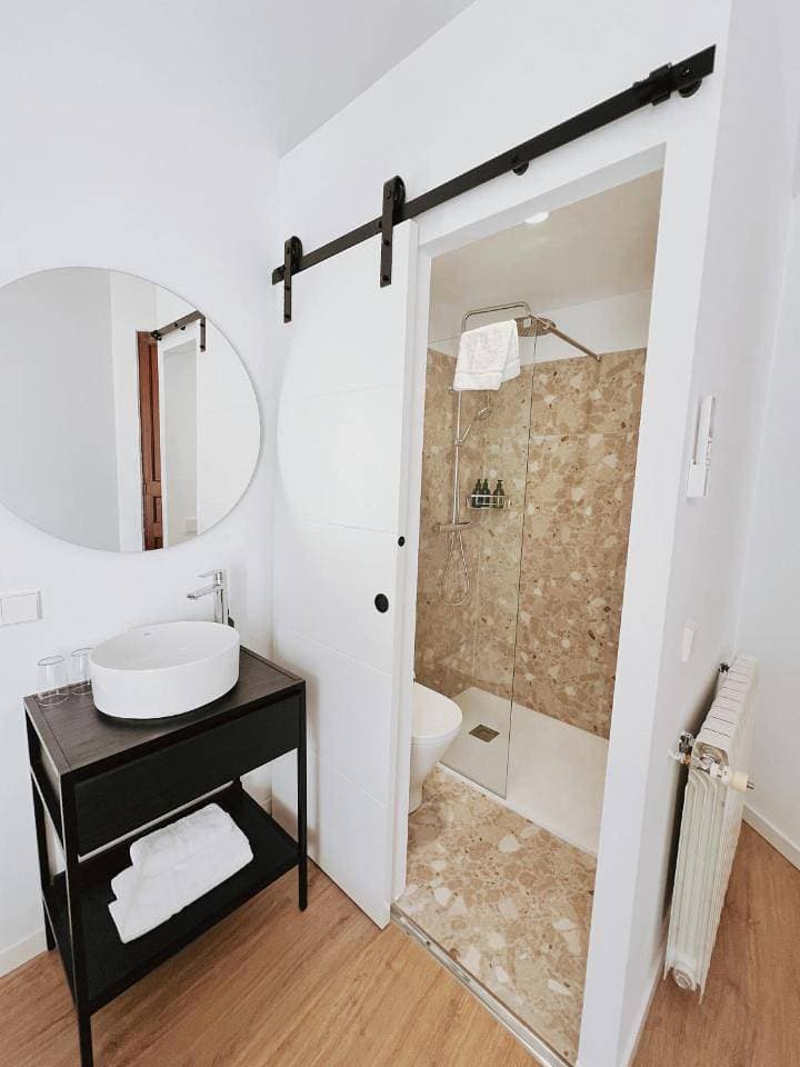 Foto 7 von 7: Small Double Room