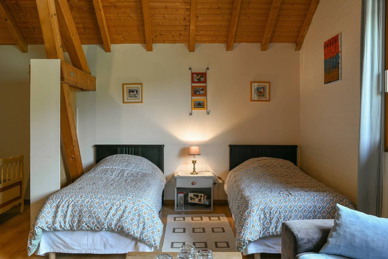 Foto 10 von 28: Gästezimmer 'Arc En Ciel' mit Bergblick, Gemeinschaftspool und WLAN
