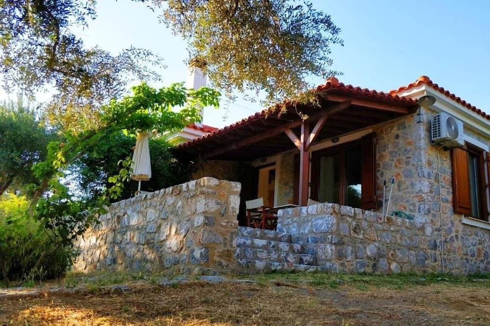 Foto 9 von 22: Traditional Architecture Stone House in Seafront Olive Grove