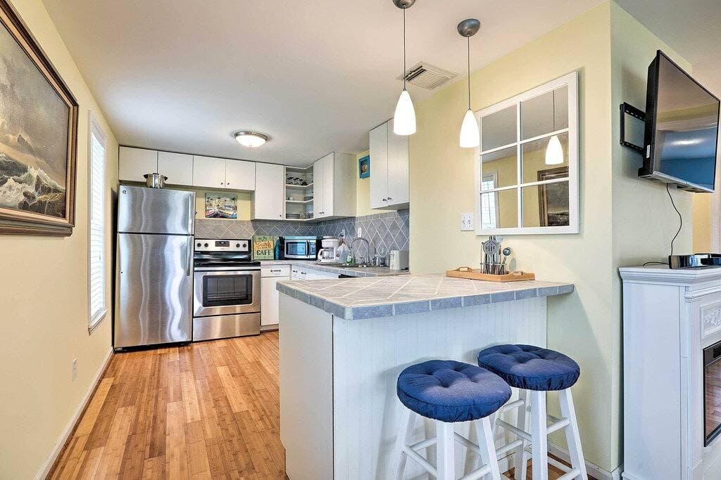 Foto 6 von 24: Neu! Gehobenes Galveston Cottage mit umlaufendem Deck!