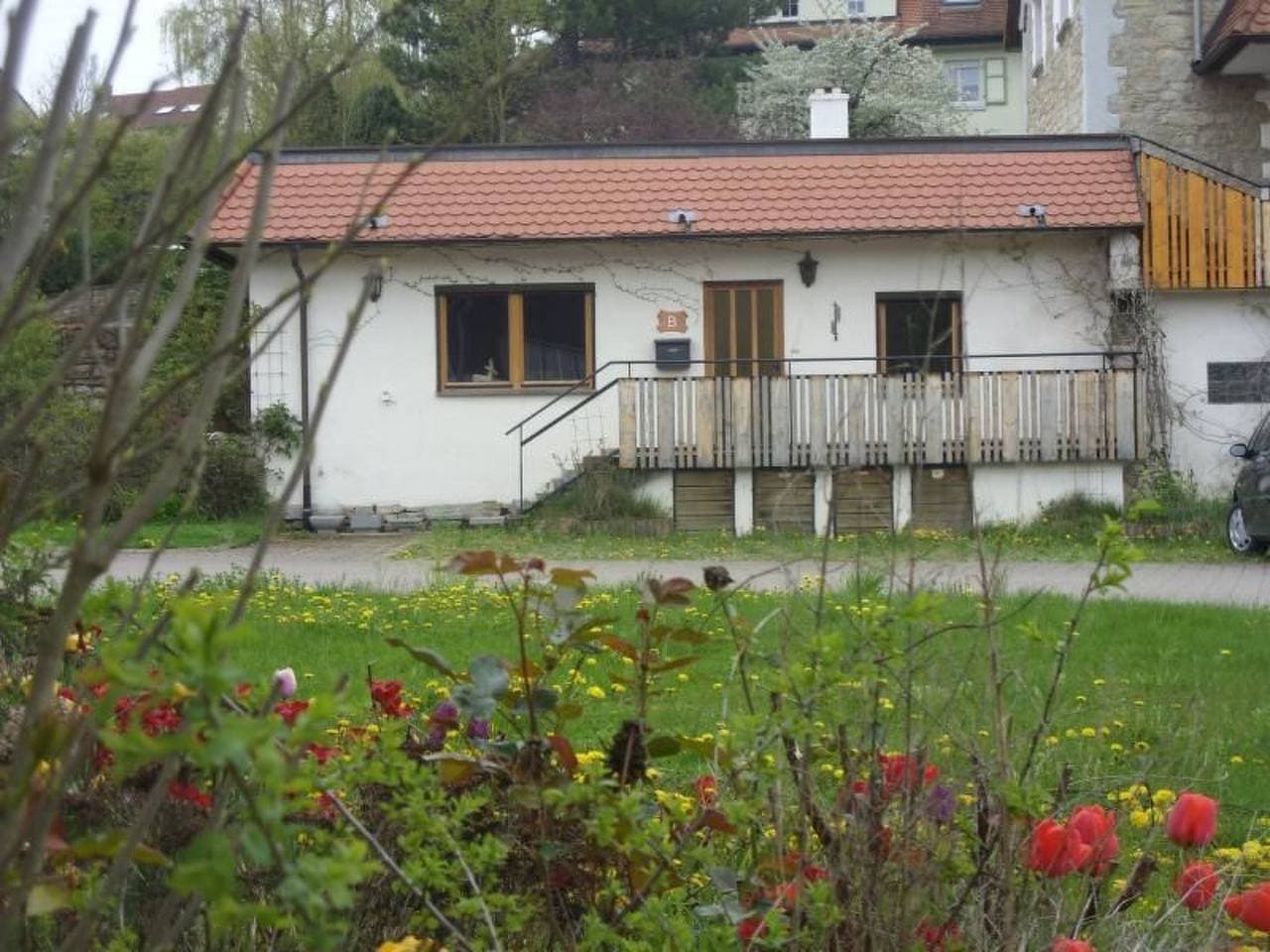 Mit Terrasse und Parkplatz 1