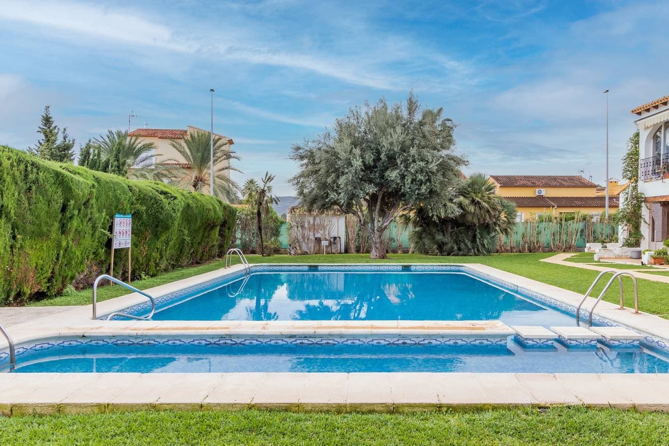 Foto 2 von 22: Gut ausgestatteter 1-Zimmer-Bungalow mit Bergblick, Pool, WLAN und Terrasse