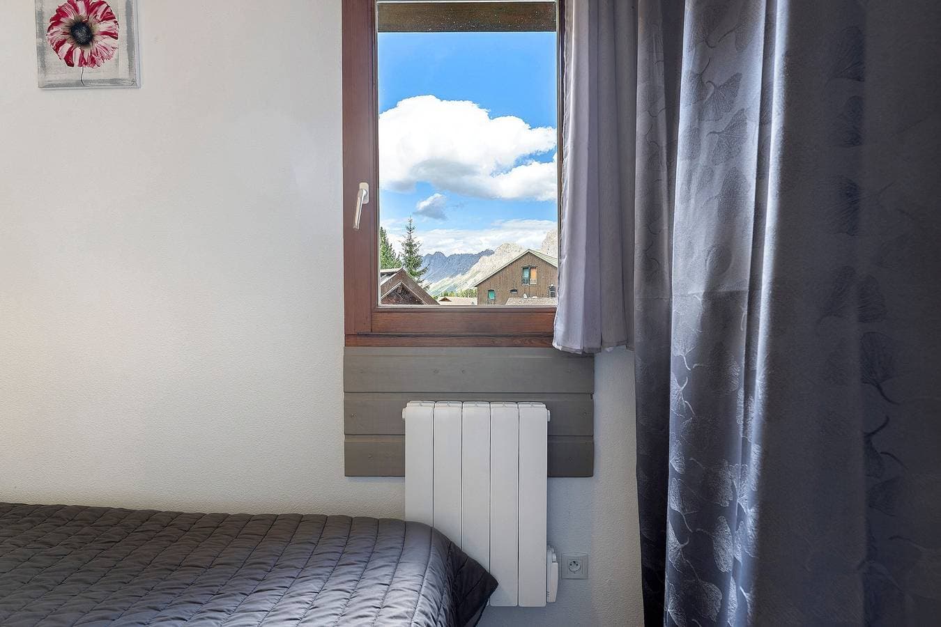 Foto 10 von 29: Studio-Apartment 'La Joue Du Loup' mit Bergblick und Balkon
