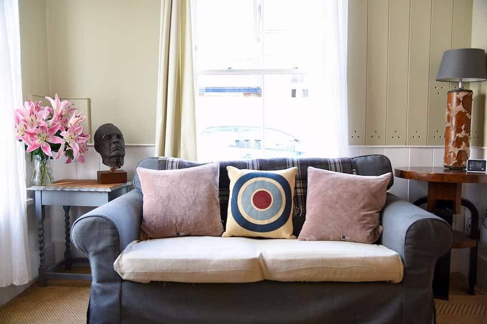 Foto 12 von 28: Stylish Whitstable Cottage/ Beach 2 mins/ Courtyard /free parking/dog friendly.