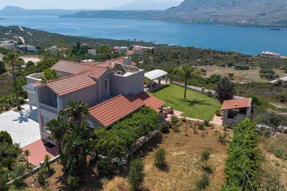 Foto 8 von 30: Breathtaking view*Private Heated Pool*15 sleeps*BBQ*390m2