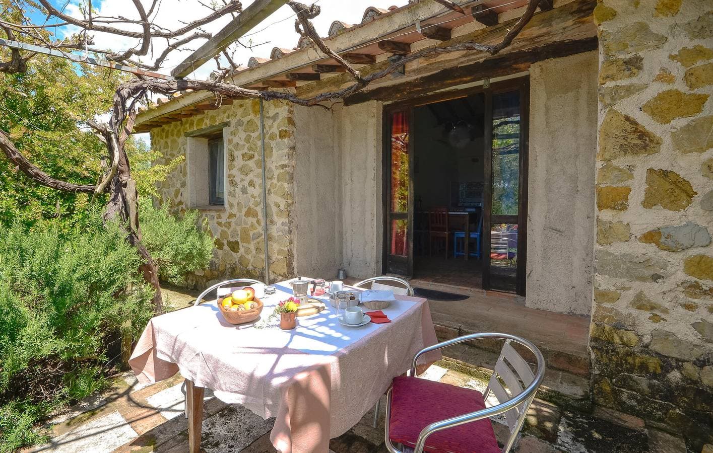 Foto 10 von 22: Reizende Ferienwohnung mit Pool und Garten, 400 m vom Torrente Fiascone entfernt