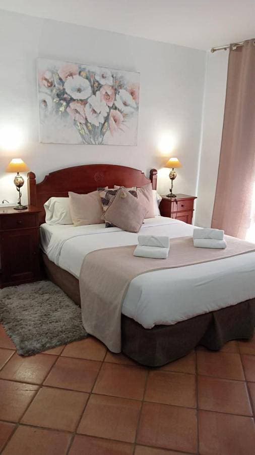 Foto 4 von 20: Twin Room with Private Bathroom