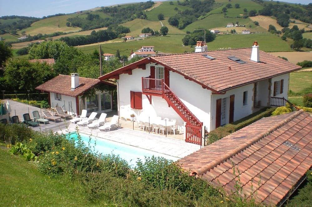Traditionelles, baskisches Ferienhaus mit Swimmingpool und Sommerküche 1