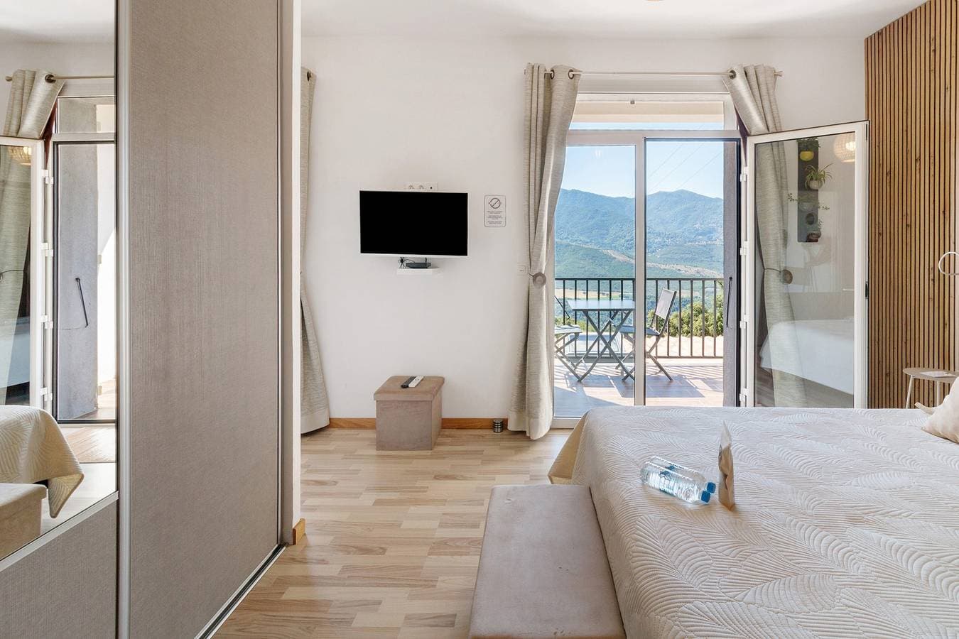 Foto 5 von 29: Gästezimmer Tavaco, Corse-du-Sud – Zimmer zwischen Meer und Bergen