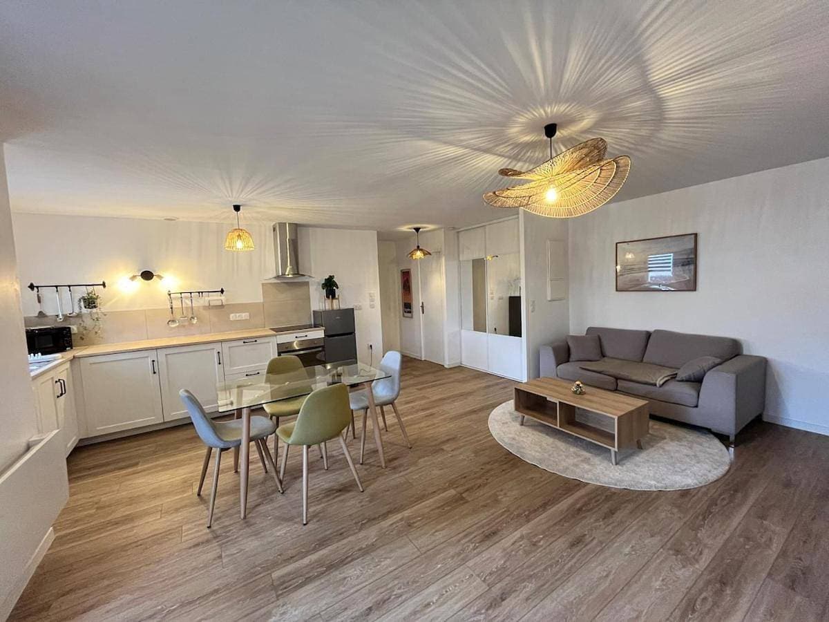 T2 lumineux, jardin privé et piscine 1