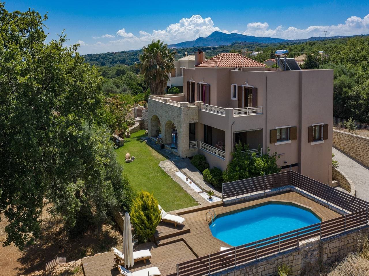 Villa in Prines mit Pool und Garten 1
