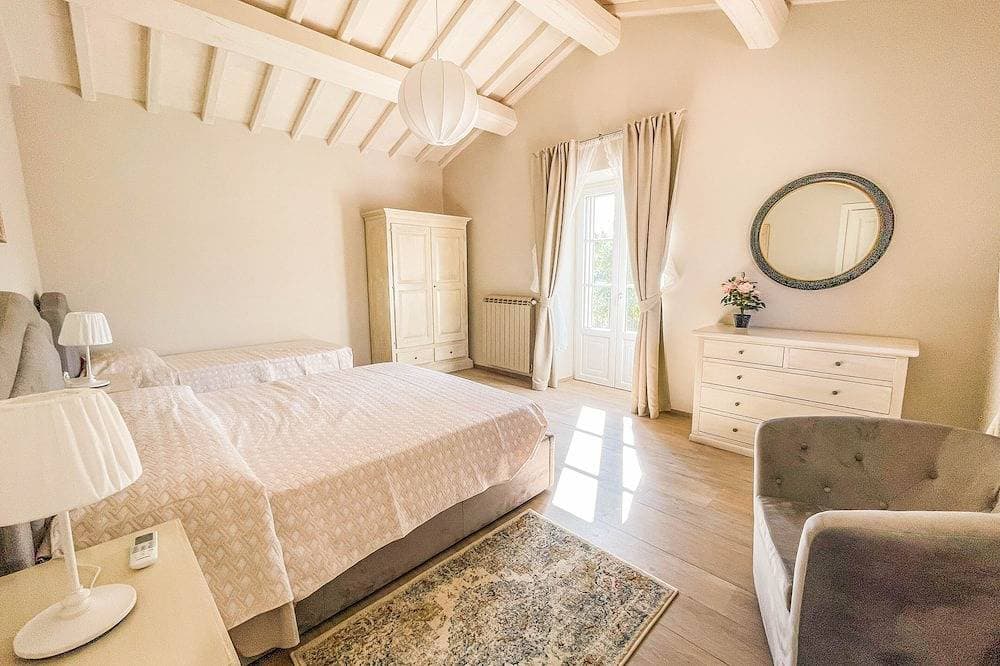 Foto 2 von 30: Villa with garden, private pool and air conditioning. Panoramic views!!