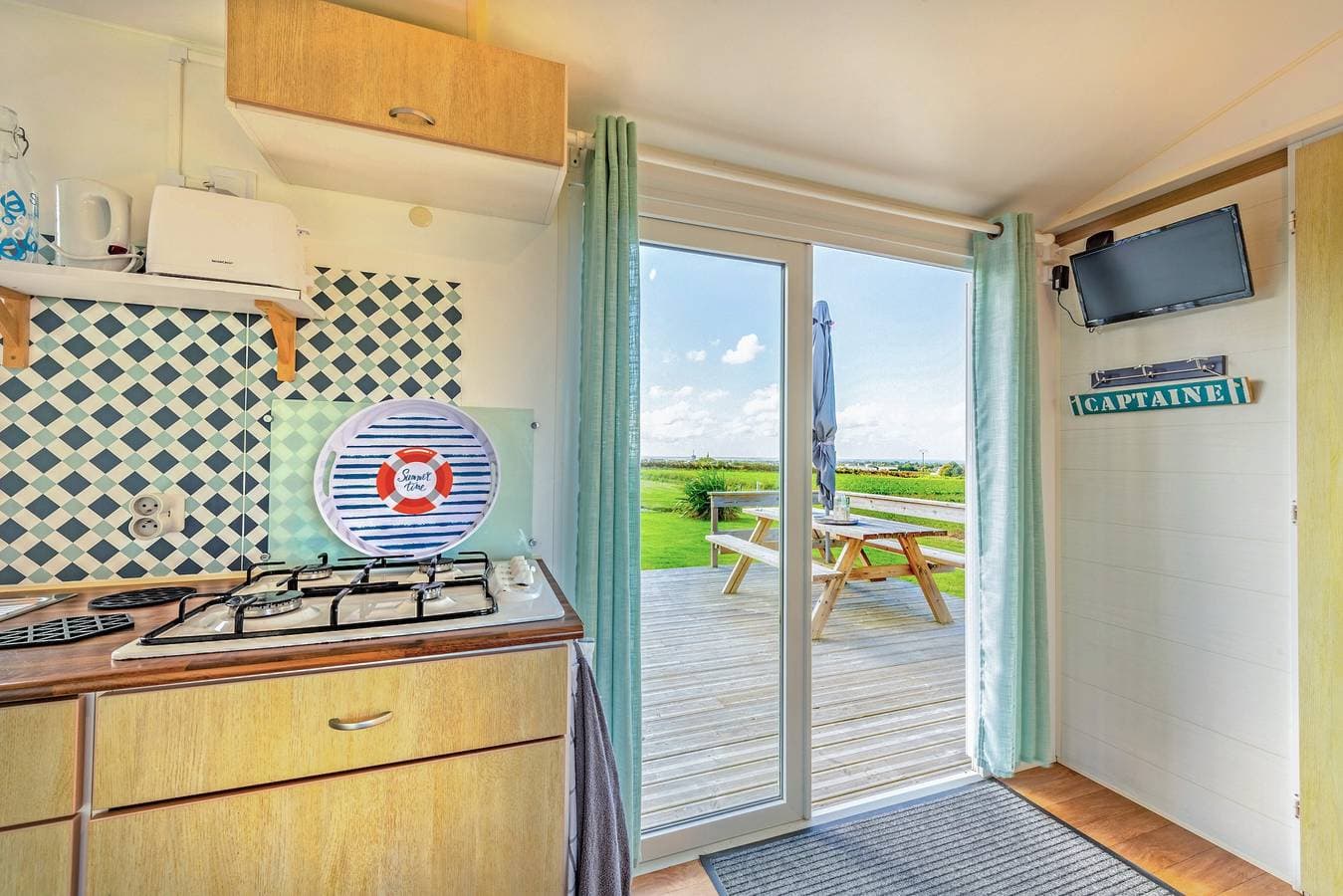 Foto 4 von 24: Mobilheim 'Ty Reuniou' mit Meerblick, privater Terrasse und eigenem Garten