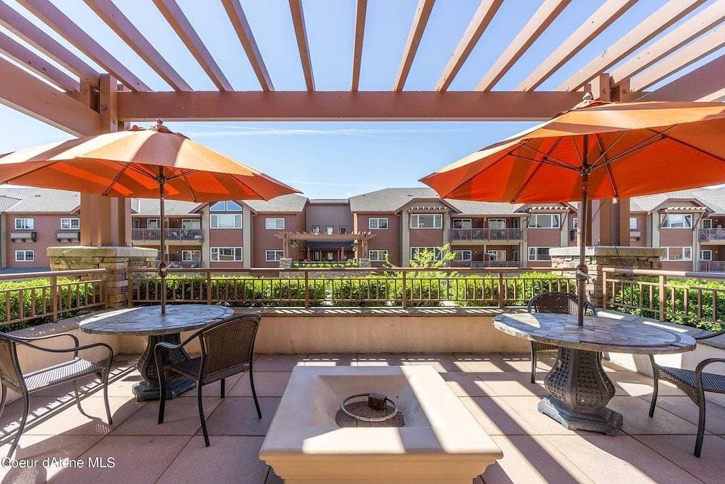Foto 6 von 18: Luxury Riverstone Condo with Patio and Rooftop BBQ