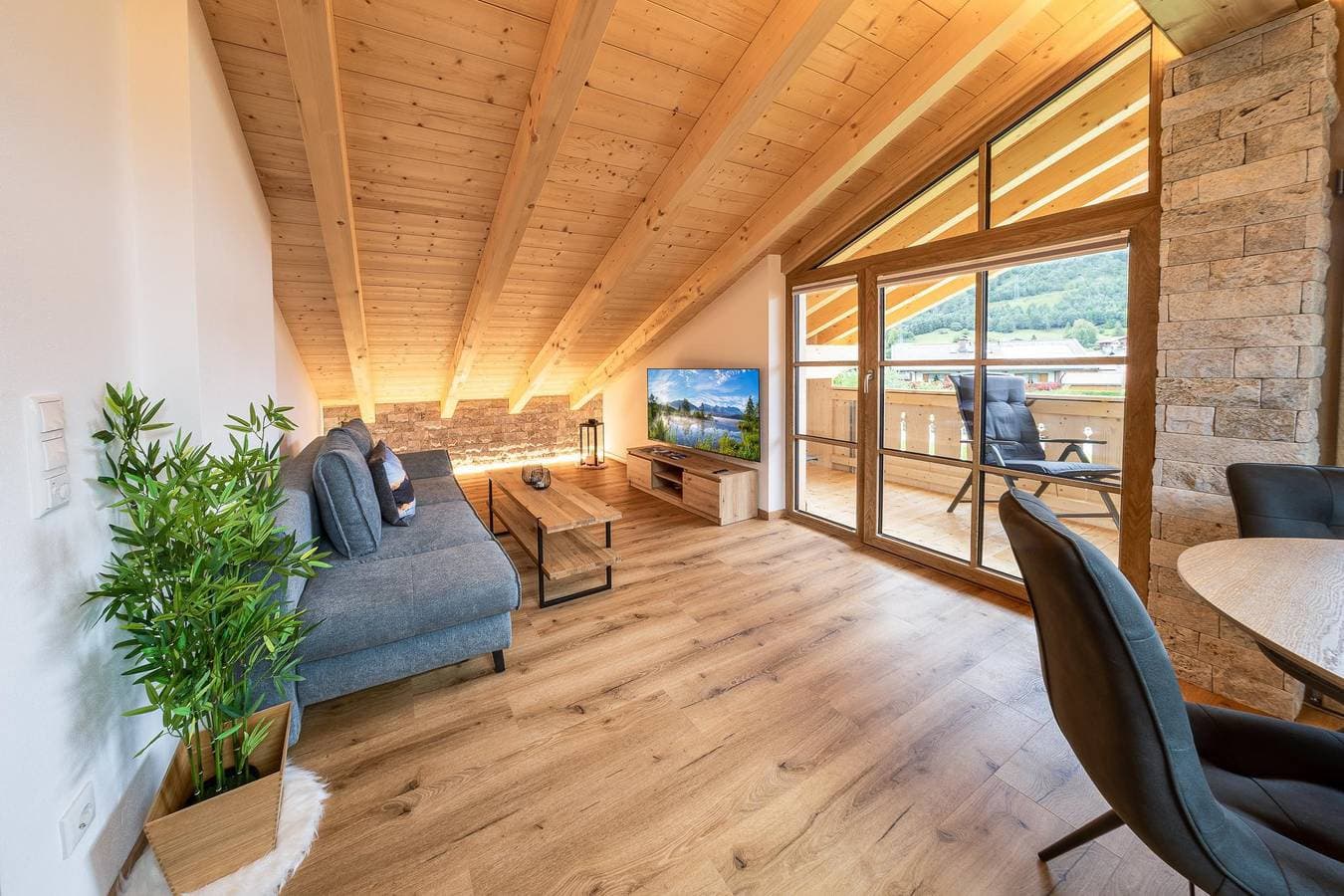 Foto 4 von 17: Ferienwohnung mit Bergblick