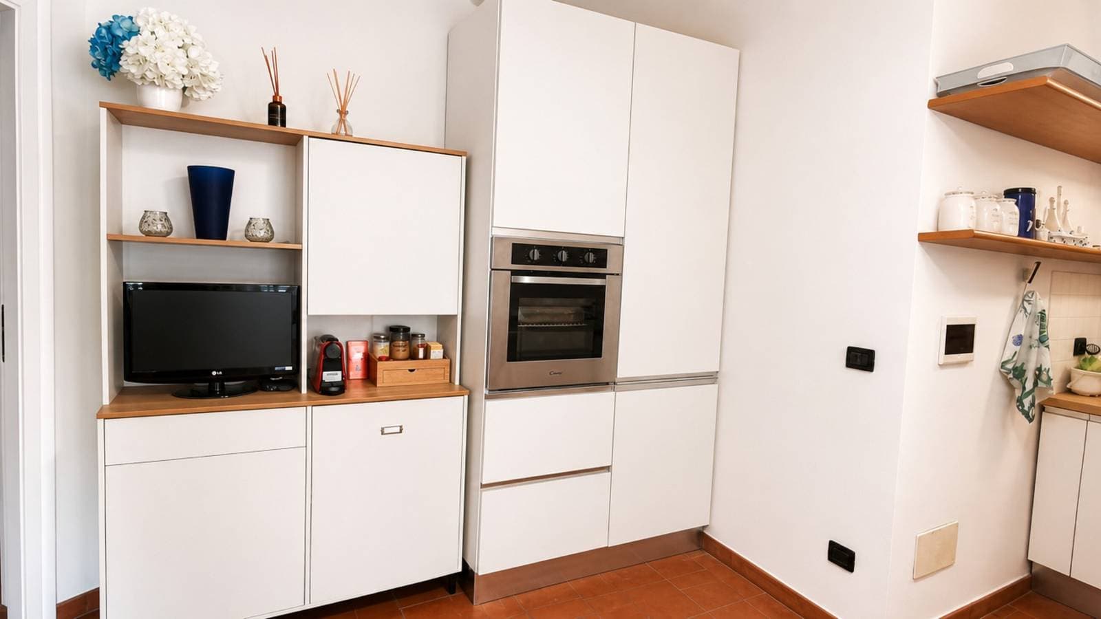 Foto 6 von 25: Ferienwohnung „Casa Vacanze Miky Punta Asfodeli“ mit Terrasse, Garten & Klimaanlage