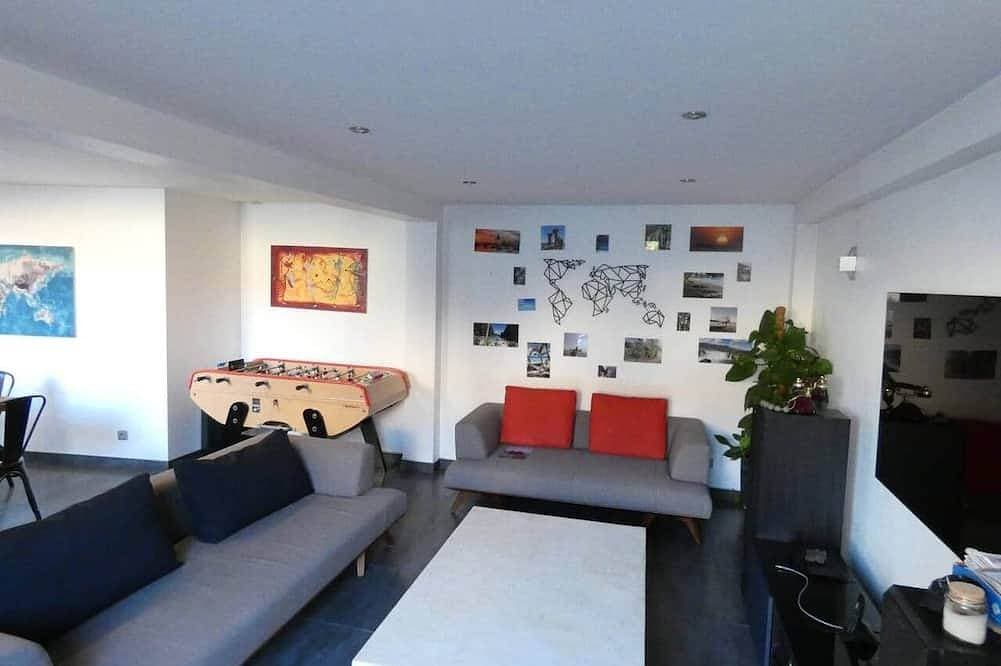 Foto 10 von 21: Modern and spacious house with a swimming pool