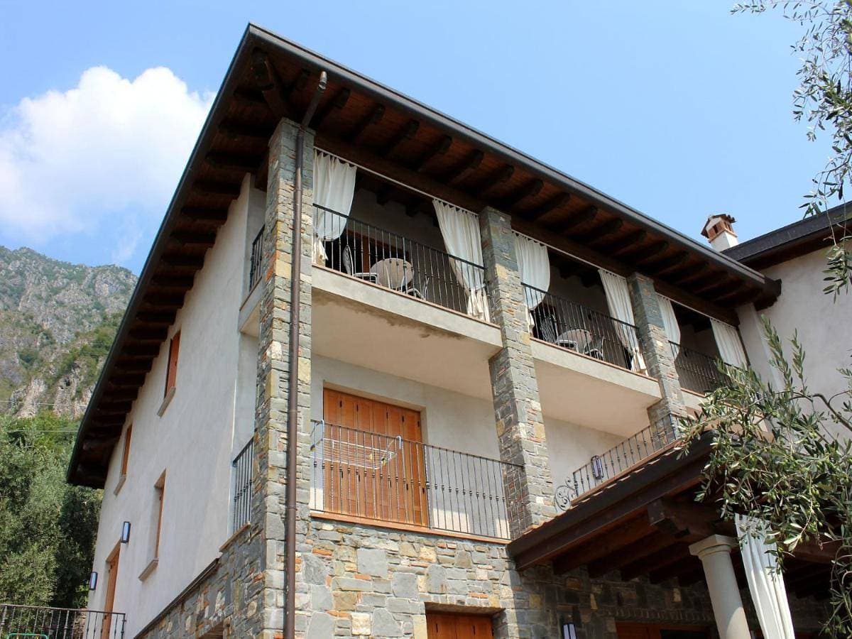 Apartment by Lake Iseo with Stunning Views 1