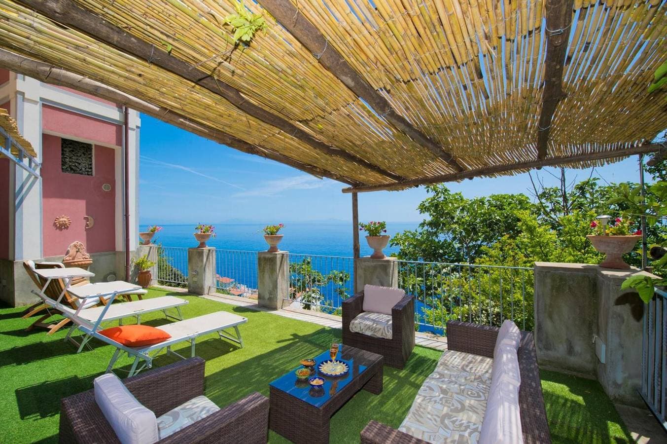 Foto 10 von 20: Palazzo Rocco Villa Red Moon in Love – Traumhafte Terrasse mit Meerblick an der Amalfiküste