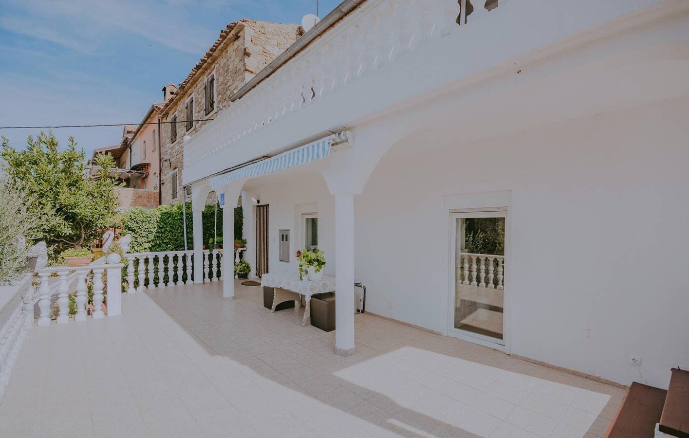 Foto 13 von 34: Charmante 2-Zimmer-Wohnung mit Pool und Terrasse in der Nähe von Brtonigla