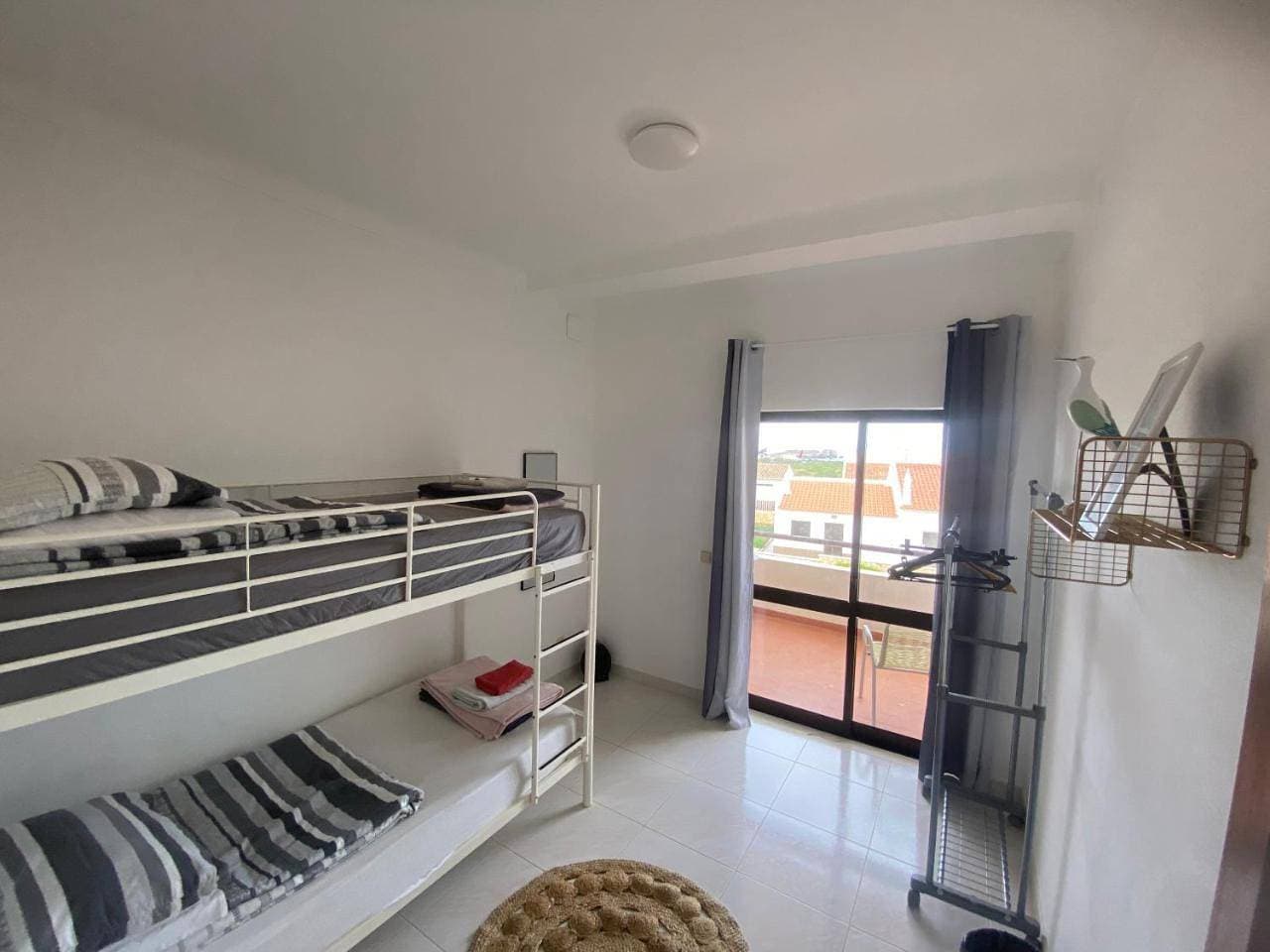 Foto 12 von 12: Standard Twin Room with Shared Bathroom and Sea View
