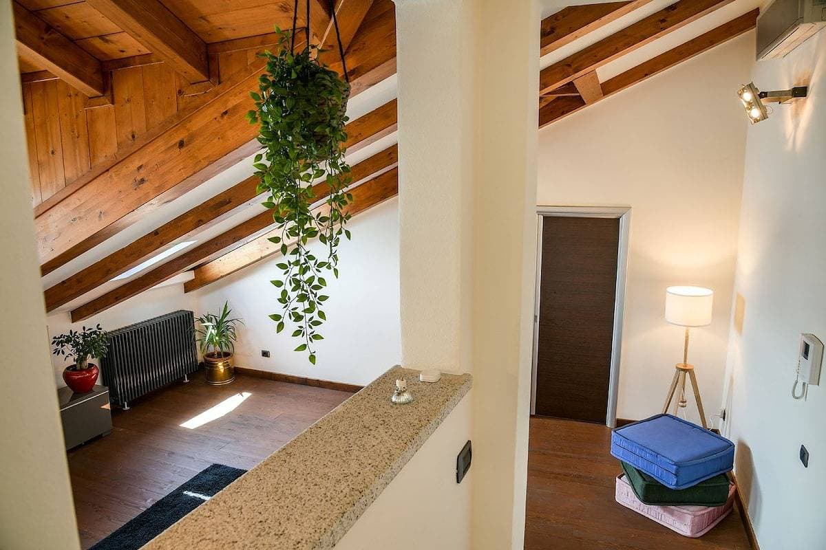Foto 10 von 30: La Finestra sul lago luxurious apartment furnished