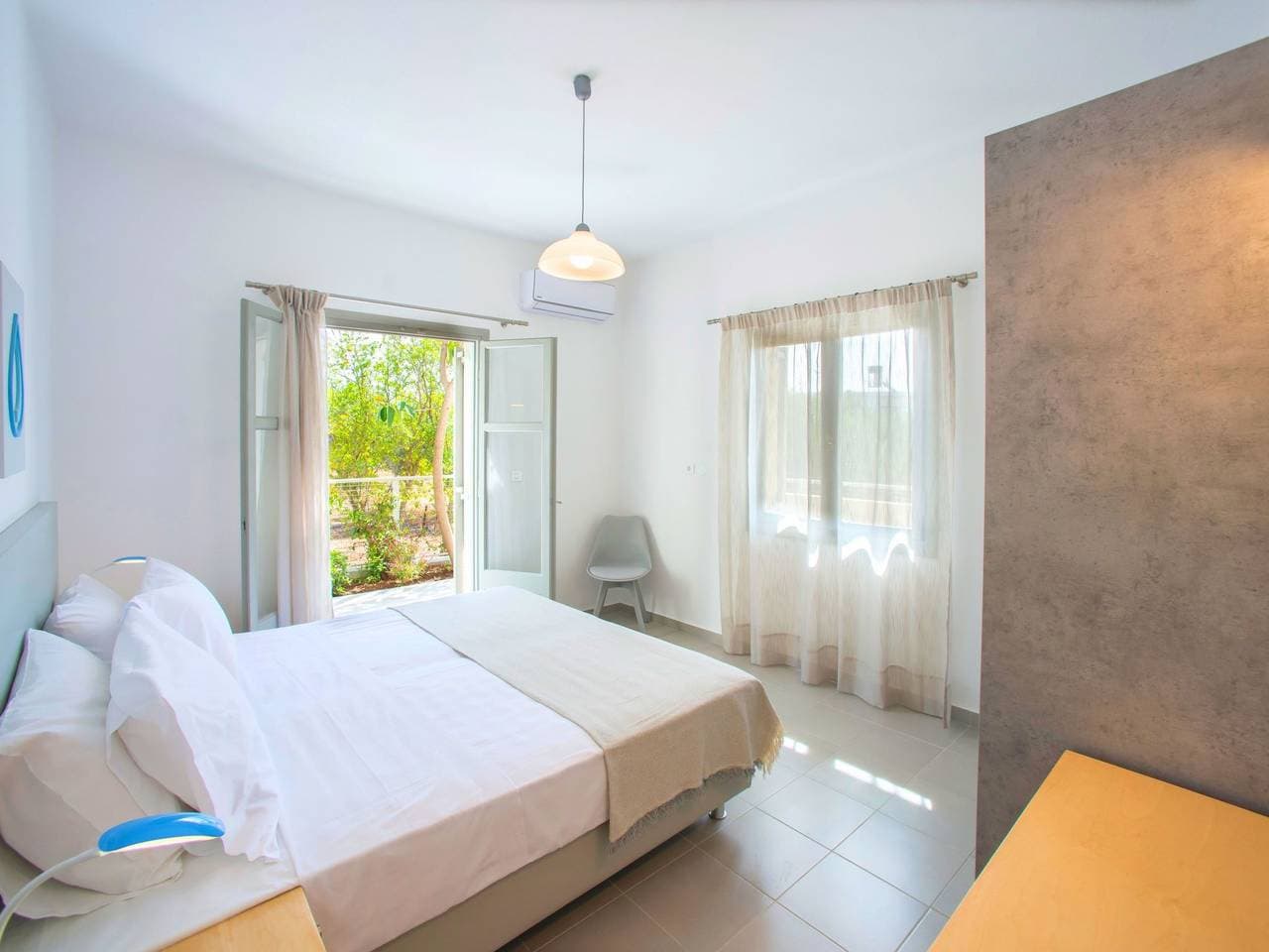 Foto 7 von 27: Elounda Garden Maxima Suite Beheiztes Schwimmbad