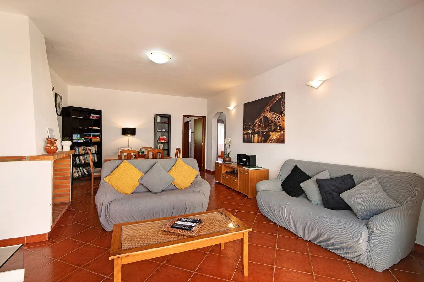 Foto 10 von 28: Ferienvilla Isabel mit Bergblick, WLAN, Klimaanlage, Pool, Garten und Grill