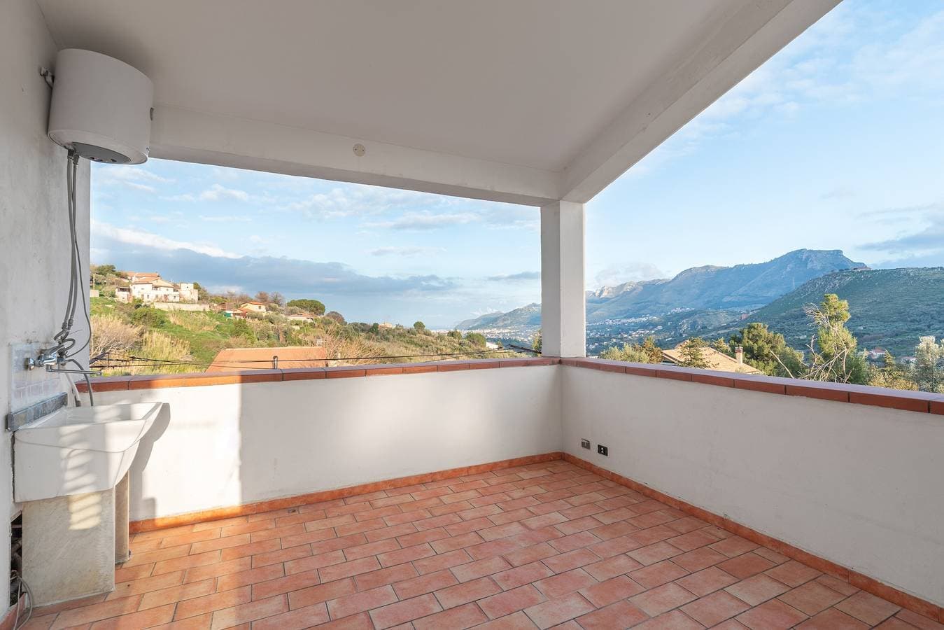 Foto 2 von 26: Apartment "In Villa Marlory" mit Meerblick, 2 privaten Terrassen und WLAN
