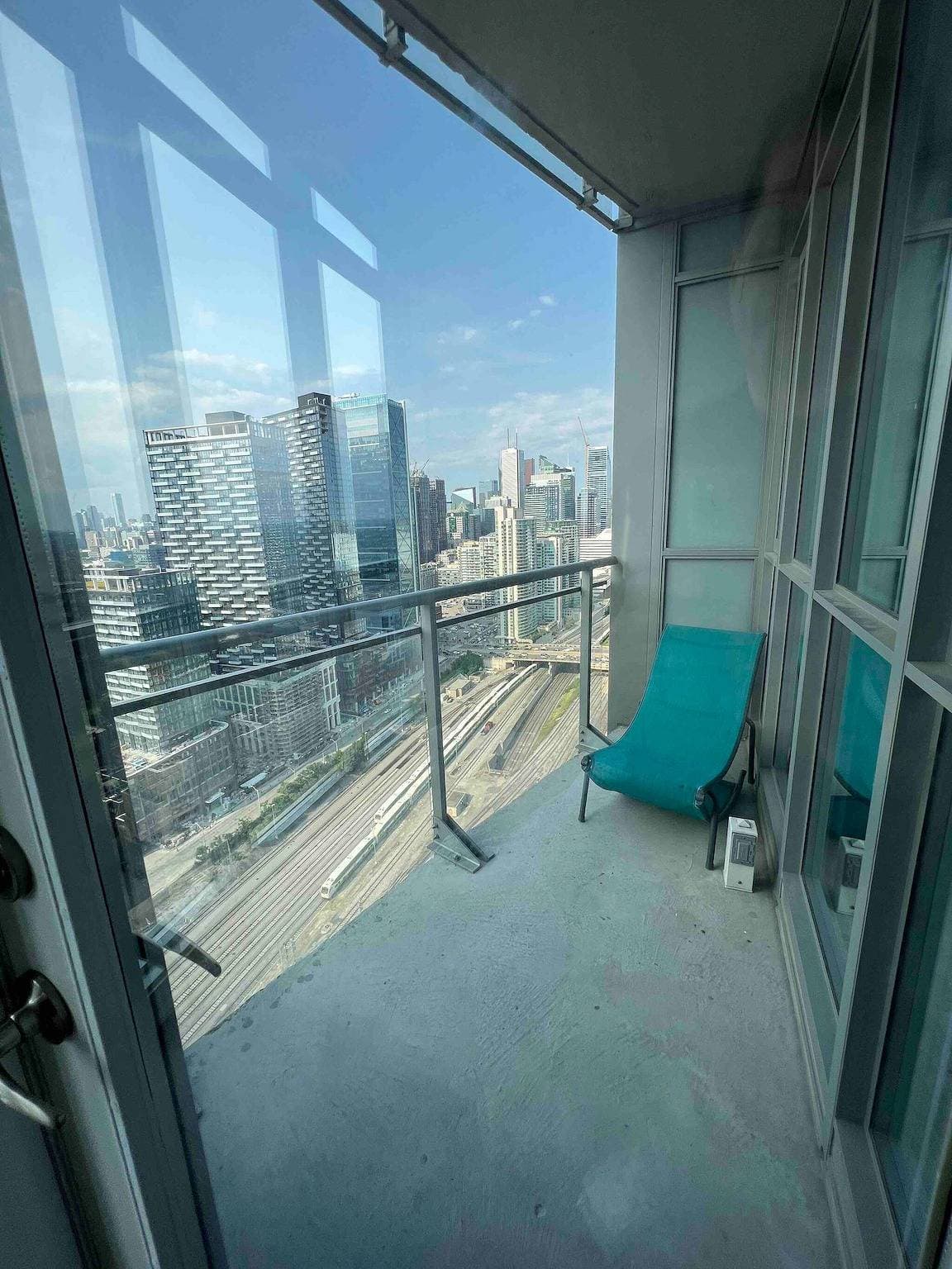 Foto 5 von 39: Kostenlose Tiefgarage 5 Minuten vom Cn Tower entfernt