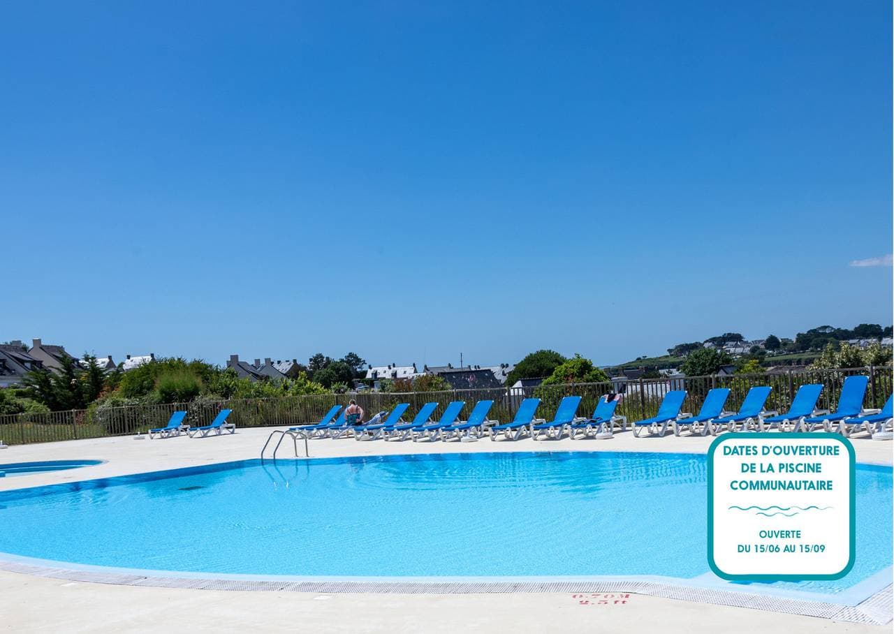 Foto 5 von 25: Entspannung und Blick auf den Hafen - Pool