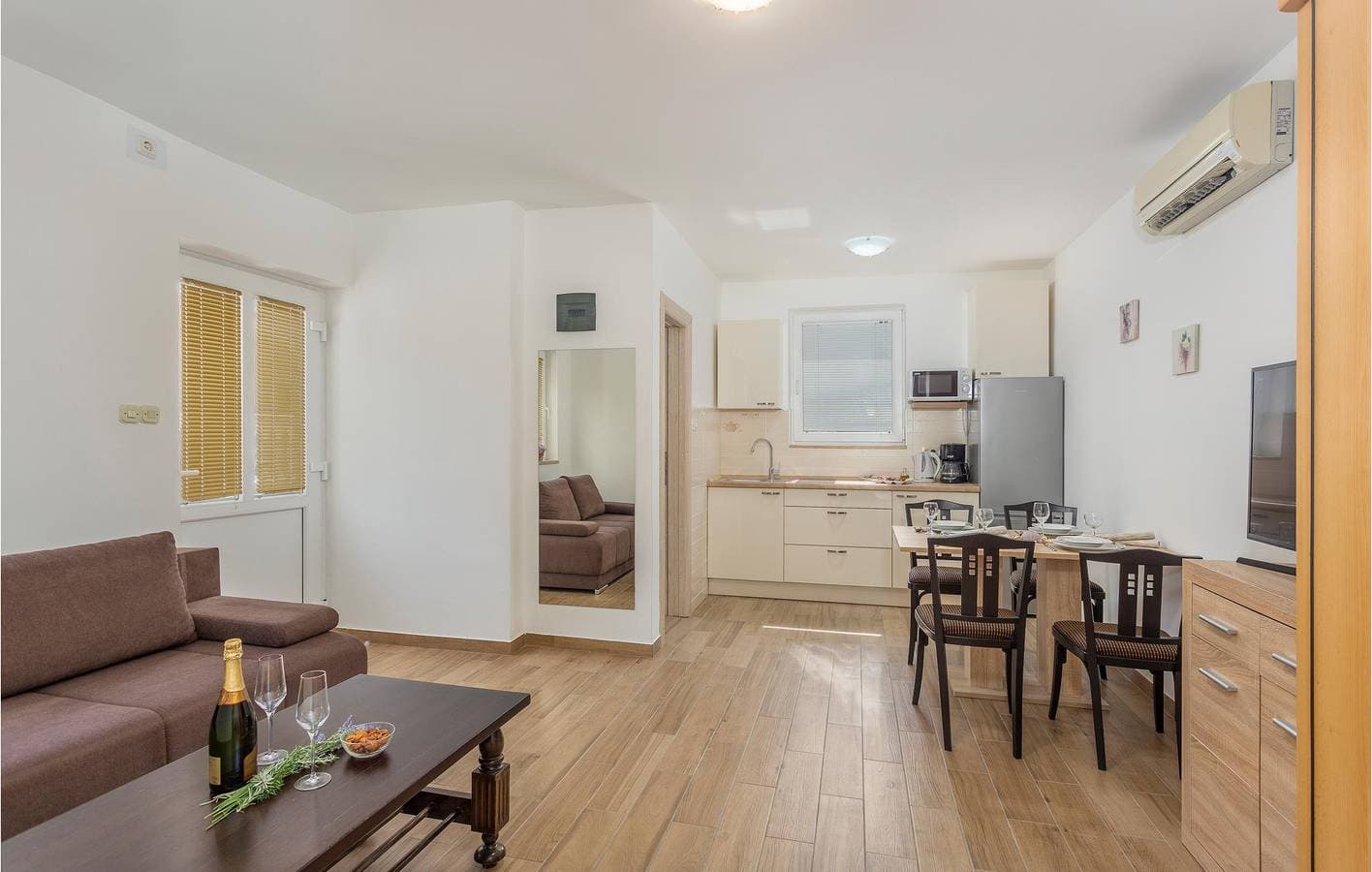 Foto 5 von 19: Gemütliche Ferienwohnung mit Terrasse, WLAN, Parkplatz, 600 m vom Strand entfernt