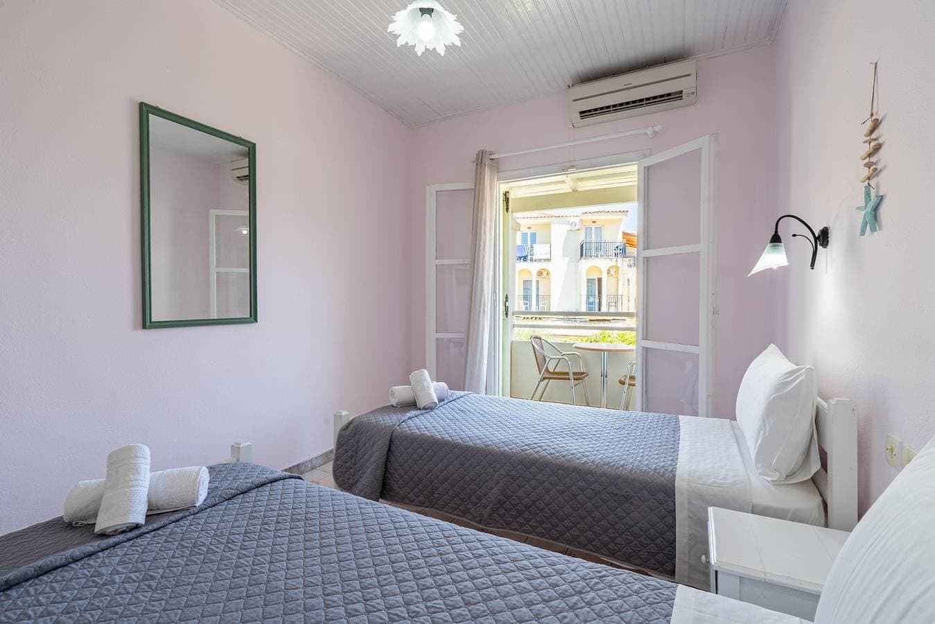 Foto 4 von 33: Studio „Alexandros Studios 8“ mit Gemeinschaftspool, WLAN und Klimaanlage