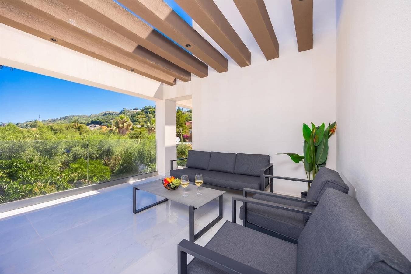 Foto 8 von 42: Villa für 8 Personen mit Garten
