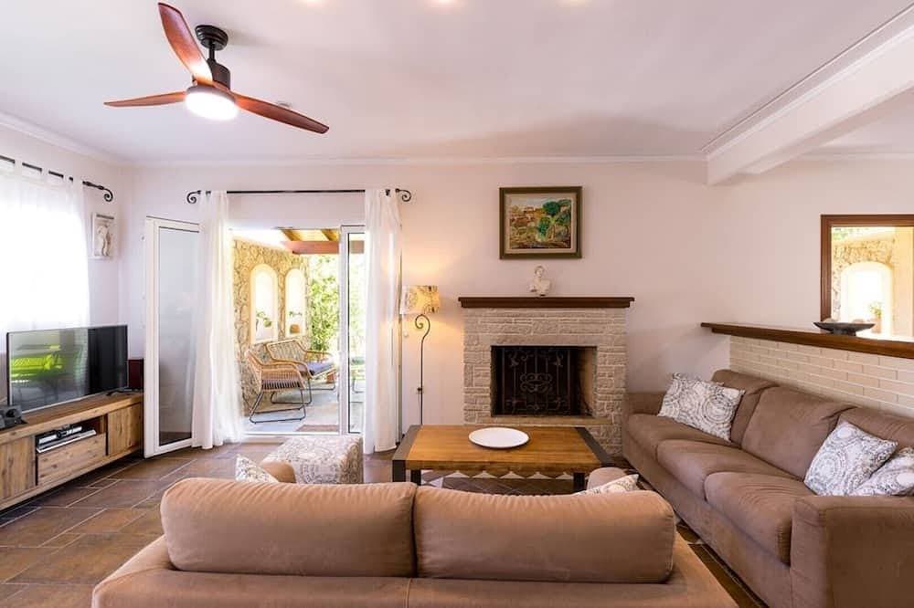 Foto 12 von 30: Villa St. Nicholas House, Family Friendly, Large Heated Pool, 300m to the beach.