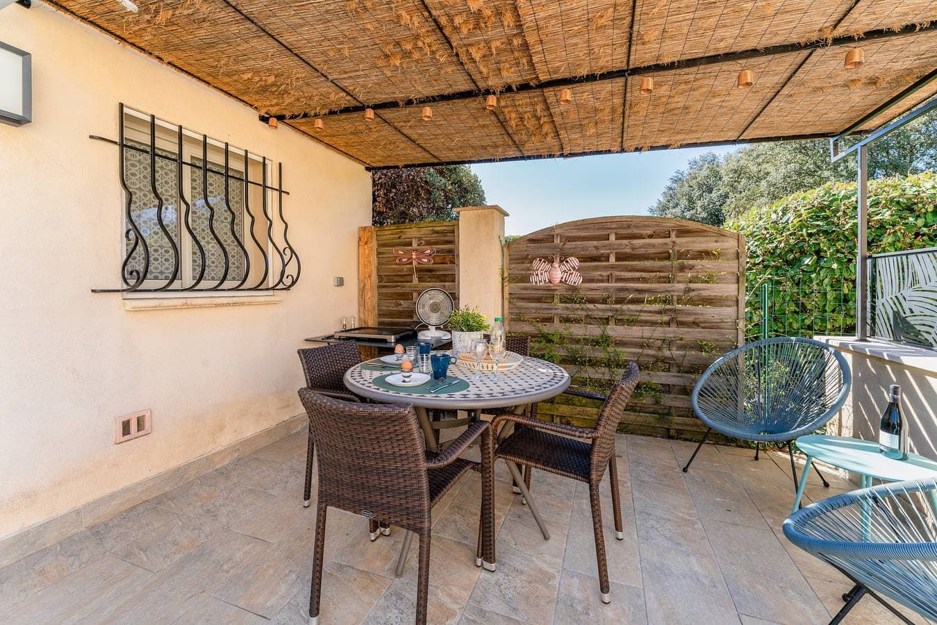 Foto 2 von 35: Studio 'La Petite Maison' mit Blick auf den Mont Ventoux, WLAN und Klimaanlage