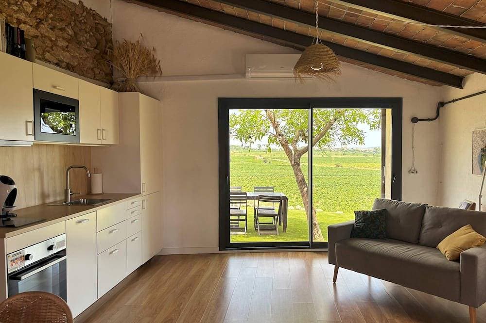 Foto 10 von 14: Rural Cabernet. Romantic loft overlooking the vineyards.
