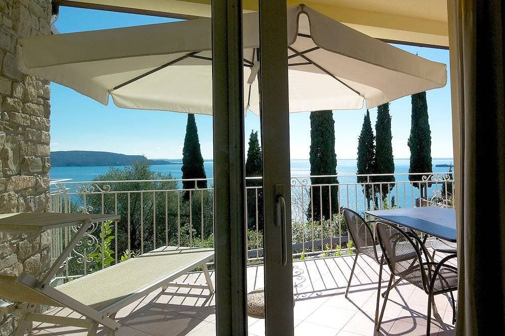 Residenz Limoni del Rustichel: FeWo N.8 mit Seeblick, Tiefgarage und Pool. 1