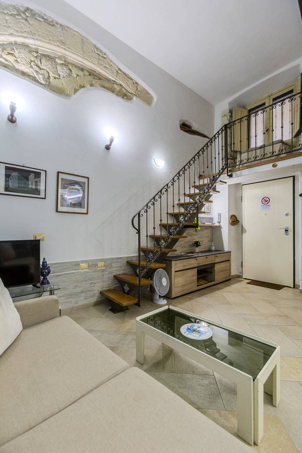 Foto 8 von 19: Castle Hill Loft – Heart of Cagliari Old Town