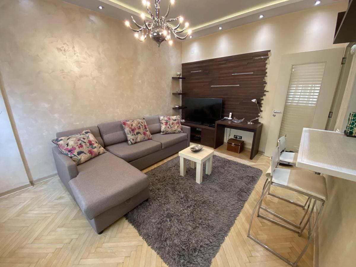 Home Center Apartment 1