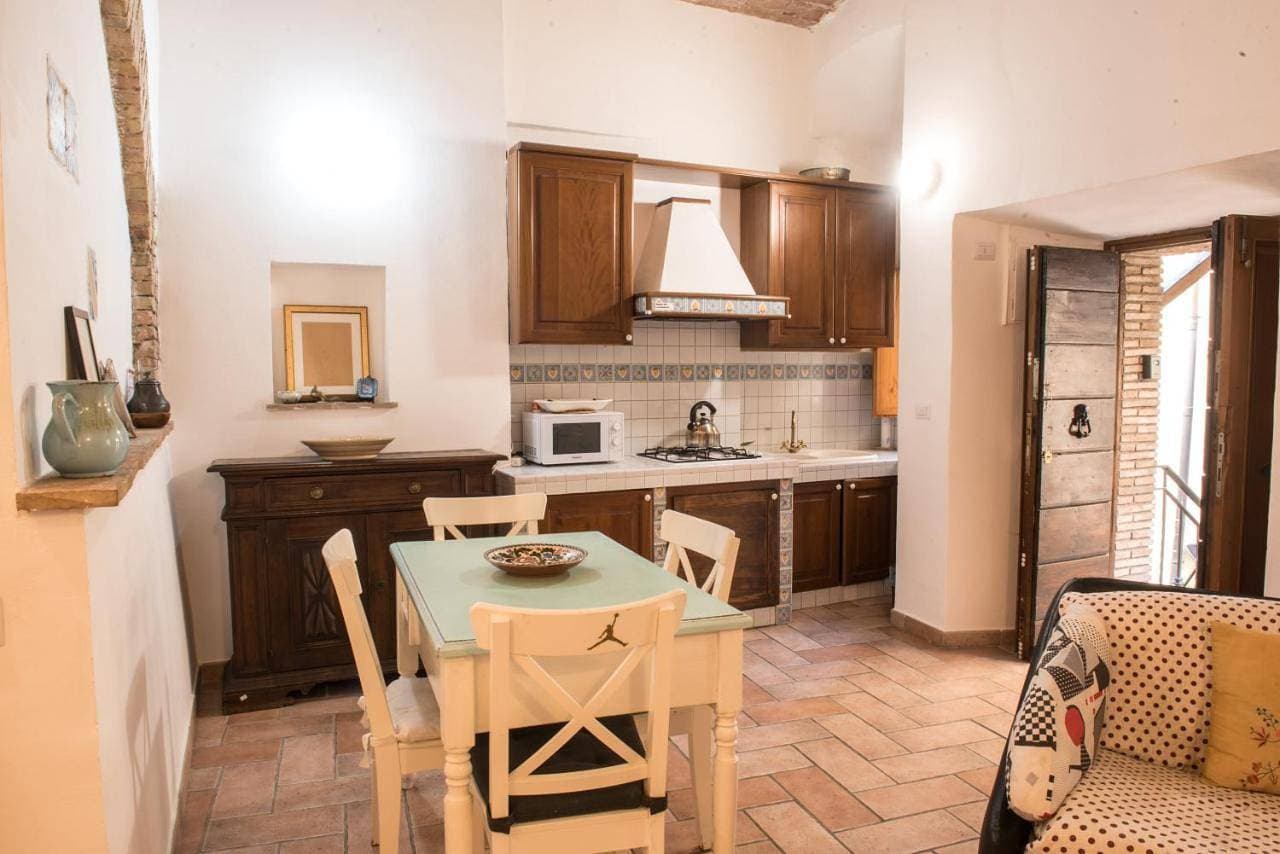 SCAPPO IN UMBRIA, nel vicolo 1