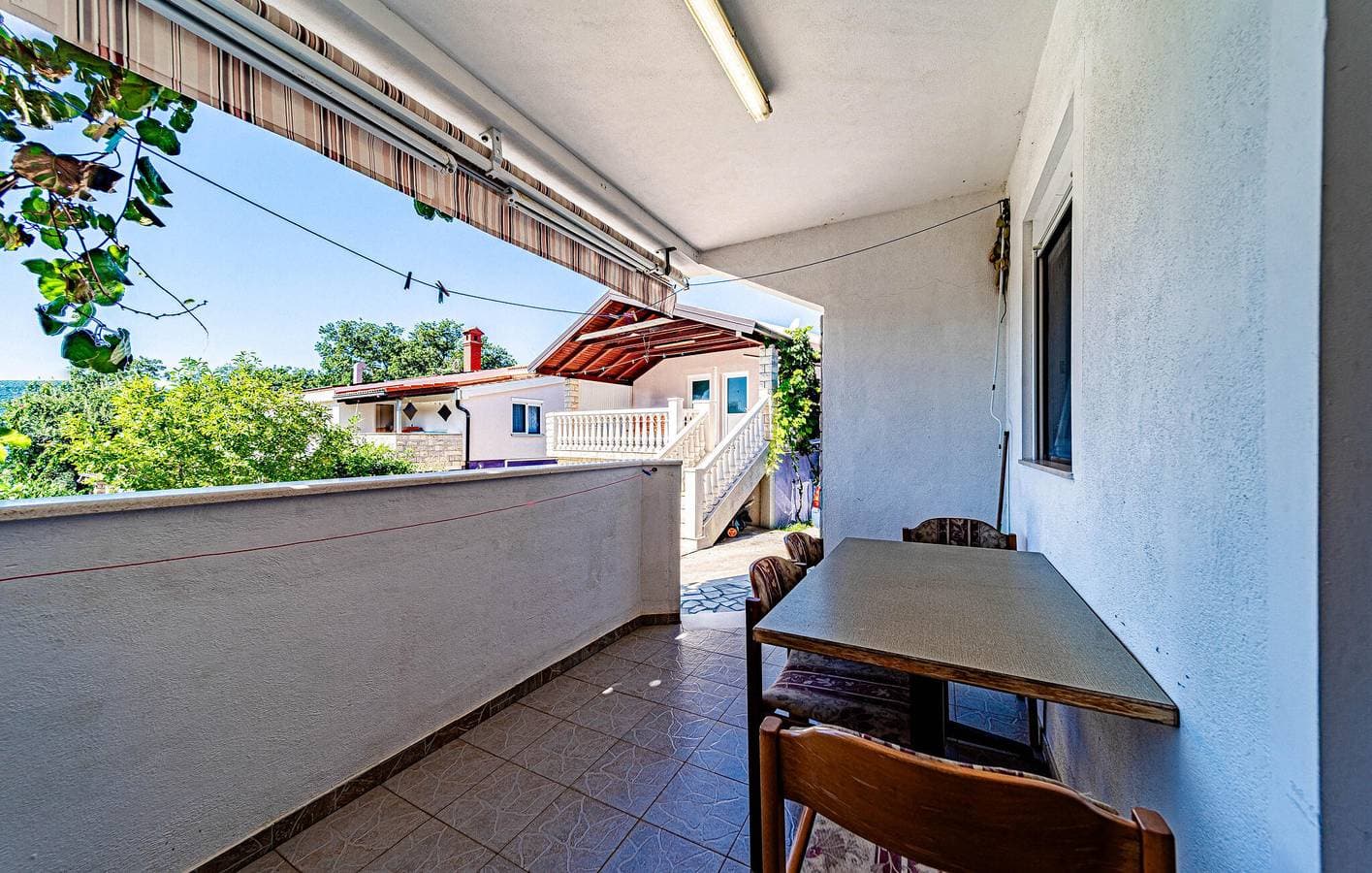 Foto 6 von 20: Gemütliche Ferienwohnung mit Terrasse, WLAN und Parkplatz in der Nähe des Strandes Tri Žala
