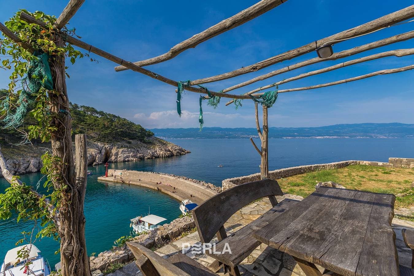 Foto 2 von 61: Ferienhaus Bella Mare mit herrlichem Meerblick 50m vom Strand in Vrbnik auf der Insel Krk